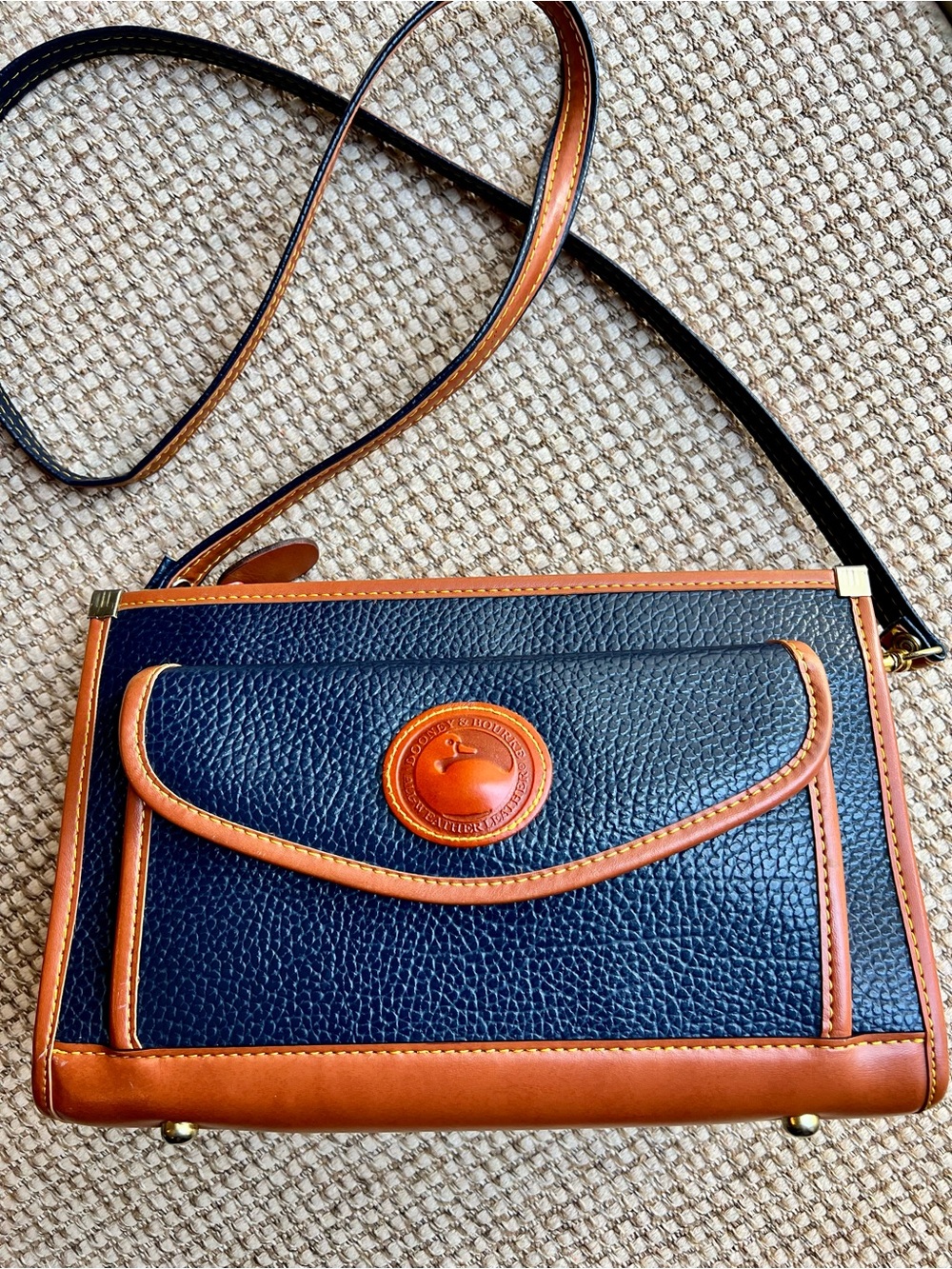 🦆Dooney & Bourke Vintage Navy Pebbled Leather Organizer Crossbody Wallet Bag